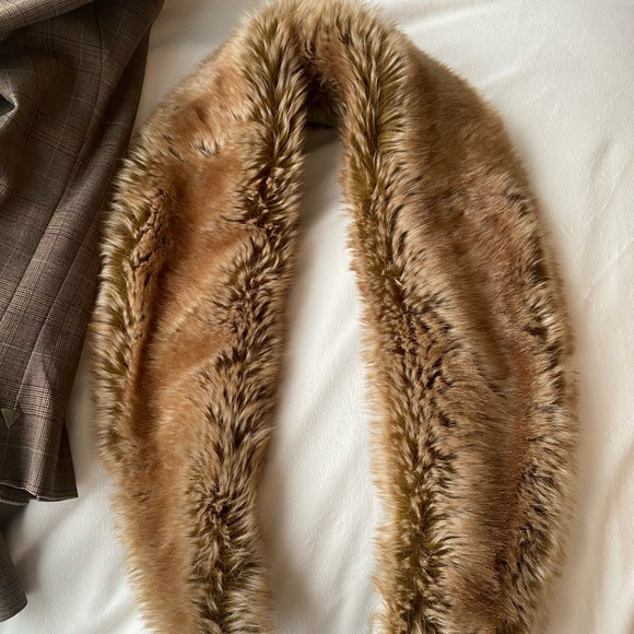 Burgundy plaid designer Blazer with Faux Fur Trim - Picture 12 of 16